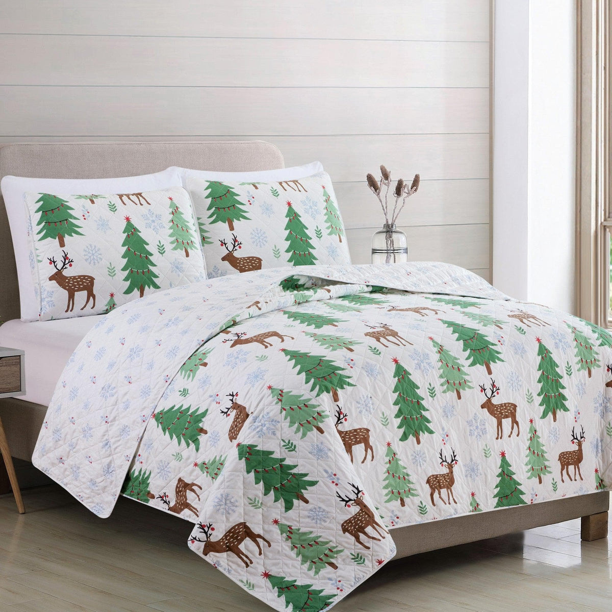 Holiday Quilt - Holly Collection