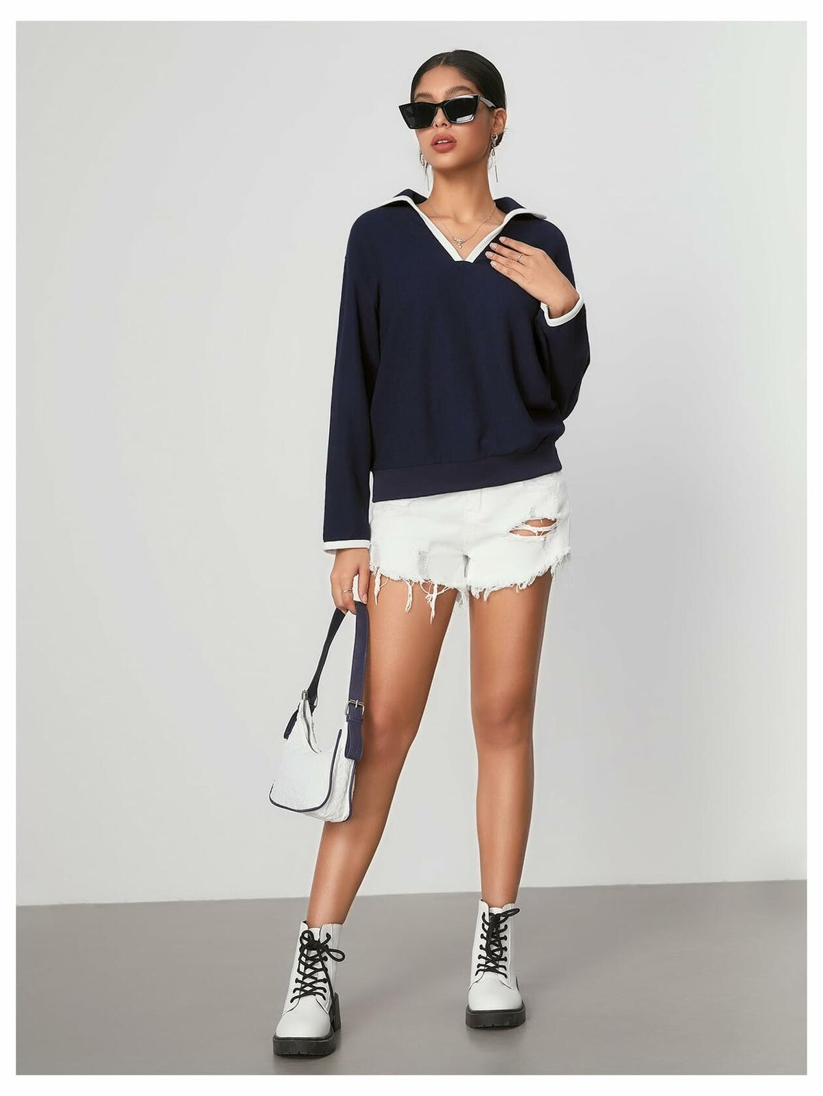 WDIRARA Women's V Neck Letter Graphic Sweatshirt Navy Blue Size S