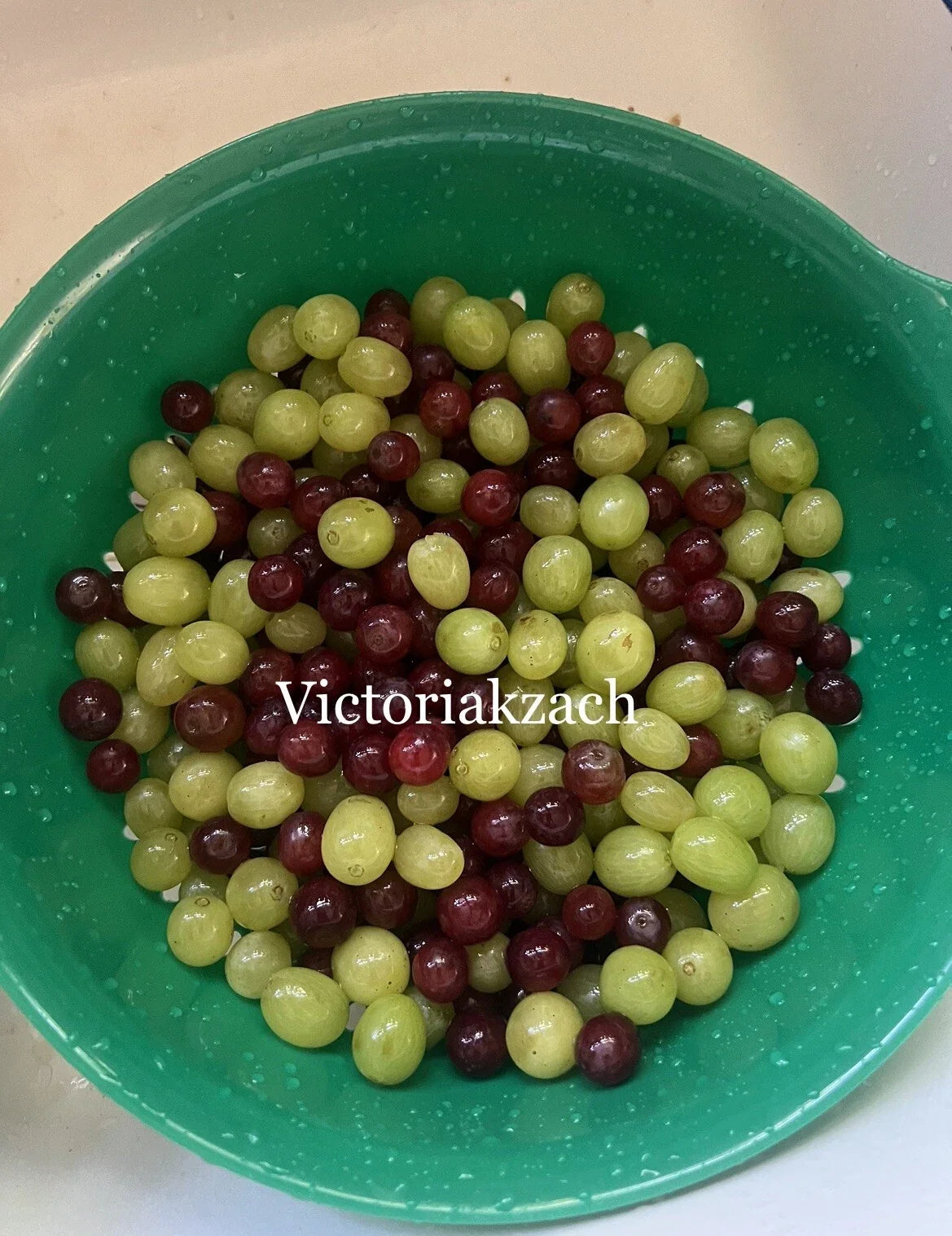 Giant Green Globe Grape Seeds - 10 XL Seeds for Fruit Vine, Vitis Vinifera, Perfect for Desserts and Jellies